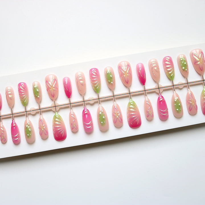 Künstlerische Nagelkunst Karnz