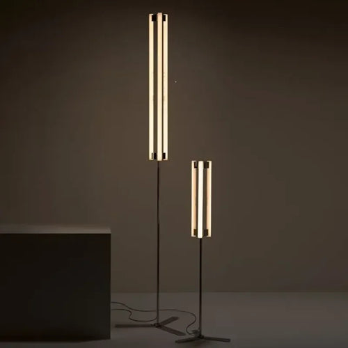 Minimalistische LED Stehlampe mit verstellbarer Höhe