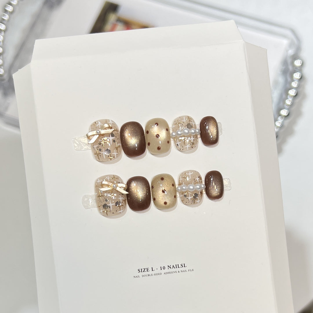 Kreatives Press-On Nagelkunst-Set mit elegantem Design