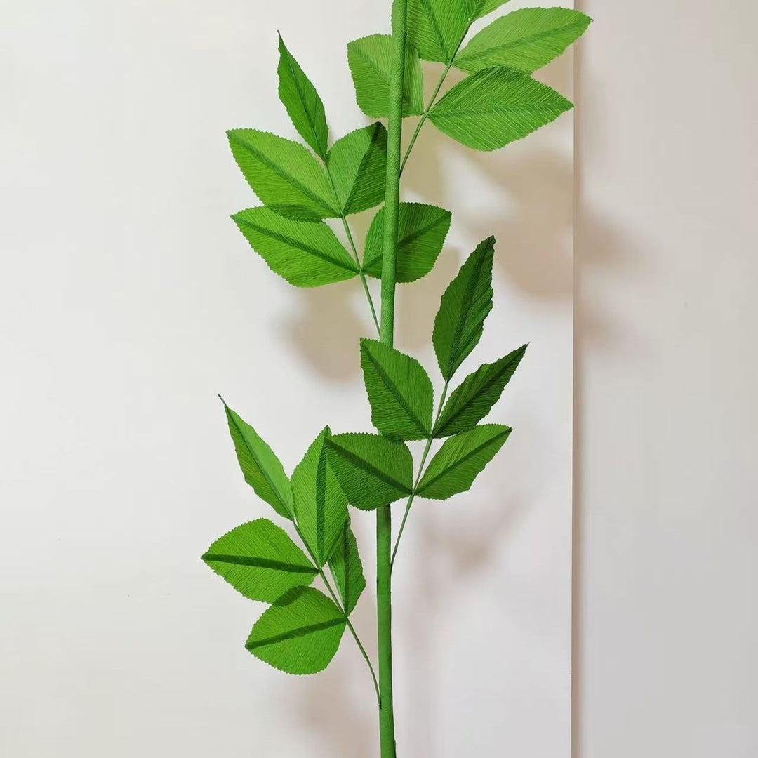 Elegante Dekorative Papierrosen Arrangement