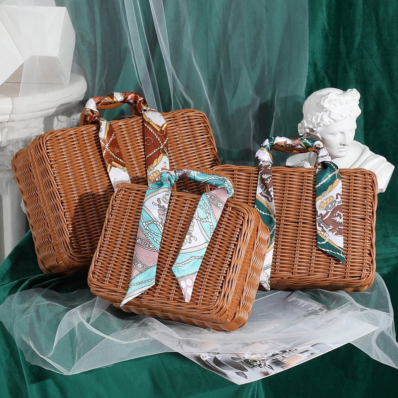 Damen Stilvolle Rattenbox mit praktischen Griffen Karnz