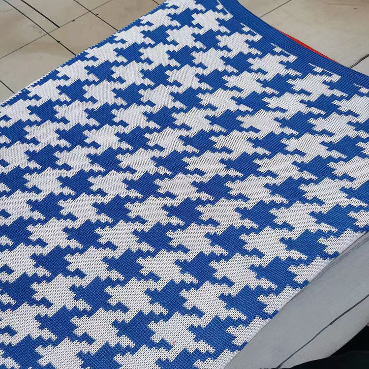 Hahnentrittmuster Strickwurfdecke