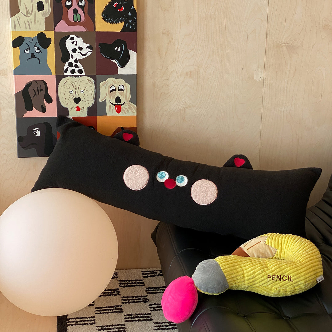 Übergroße Plush Dekorative Körperkissen mit gesticktem Gesicht und Applikationen Punkten