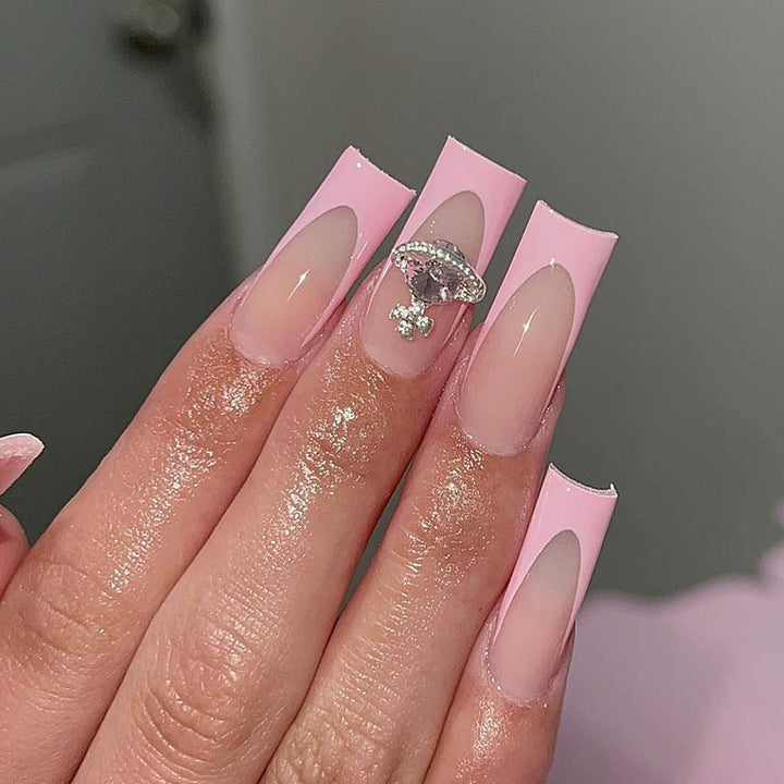 Kunstnagelset mit luxuriösen Blüten- und Strassverzierungen Karnz