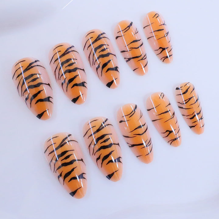 Detaillierte Tiger-Druck Nagelkunst Karnz