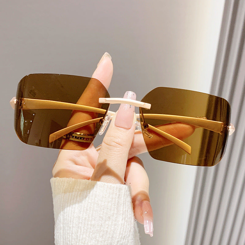 Damen modische quadratische Sonnenbrille mit verziertem Metallrahmen Karnz