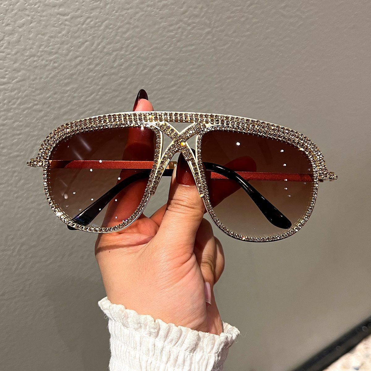 Damen Glamouröse oversized Sonnenbrille mit funkelndem Kristallrahmen Karnz