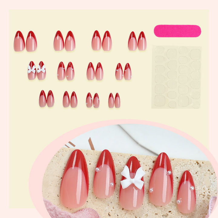 Dekoratives Press-On-Nagelkunst-Set mit eleganten Bandakzenten Karnz
