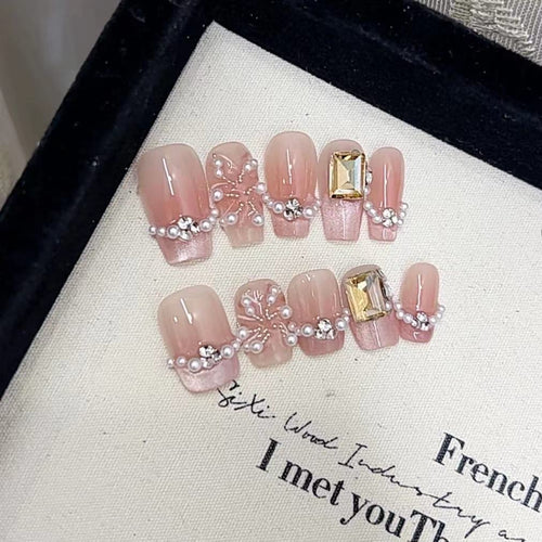 Elegantes Press-On Nagelkunst-Set mit Perlen- und Strassakzenten Karnz