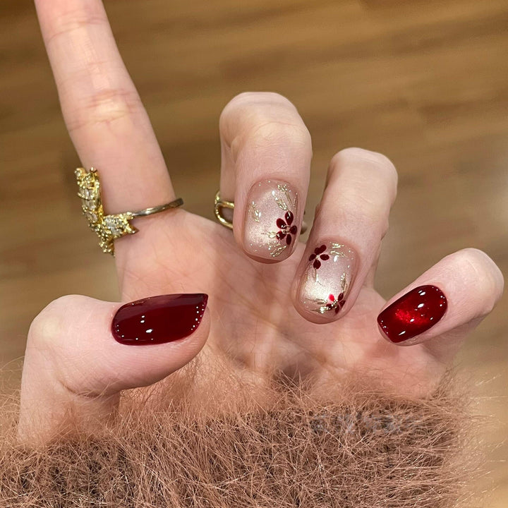 Kunstnägel mit Eleganten Floral- und Glitzermotiven Karnz