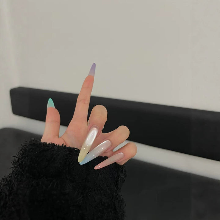 Stiletto-Nagelverlängerungen mit Gradient-Finish
