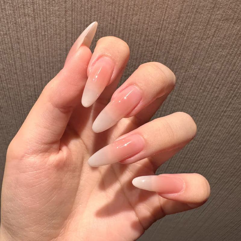 Elegante Stiletto Press-On Nägel mit Ombre-Finish Karnz