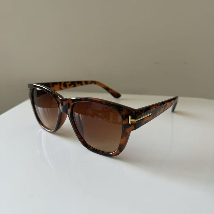 Modebewusste elegante Shield-Sonnenbrille Karnz