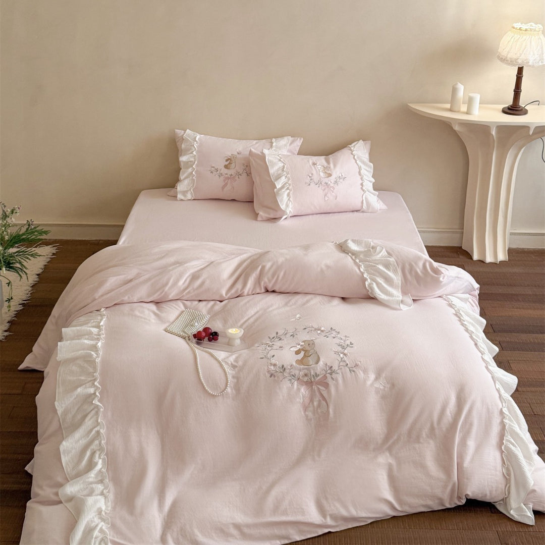 Cottagecore Rüsch Bestickte Baumwollbettbezug und Kissenbezug Set mit Hasenkranz-Motiv