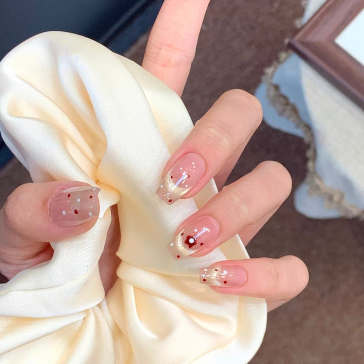 Dekoratives Press-On Nagelset mit floralen und Schleifenakzenten Karnz