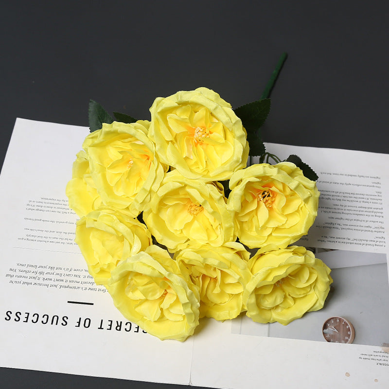 Dekorativer künstlicher Blumenstrauß für die Heimdekoration