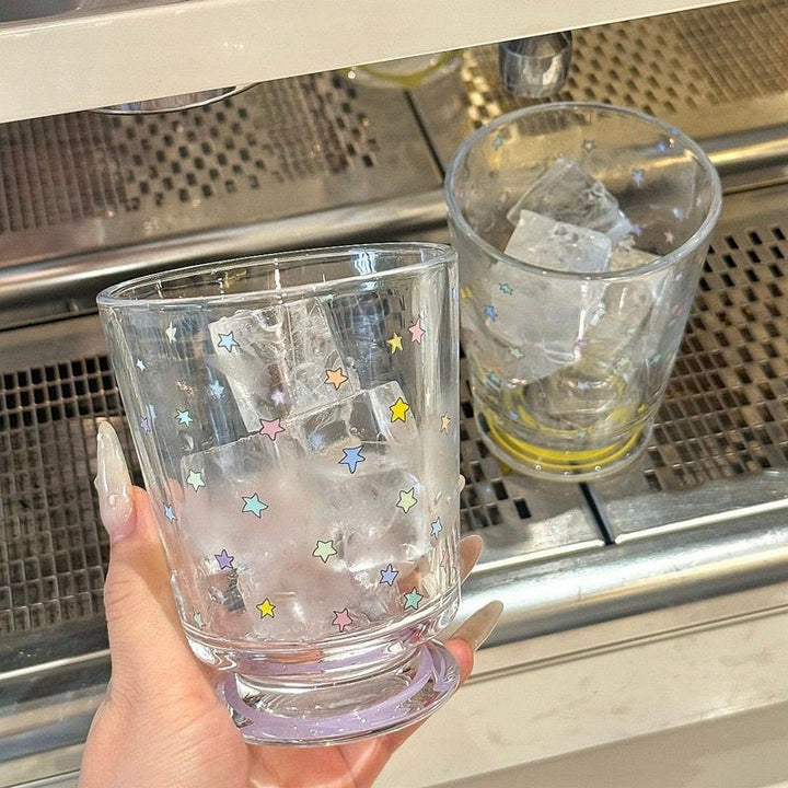 Trinkglas mit Bunten Sternen-Dekor Karnz