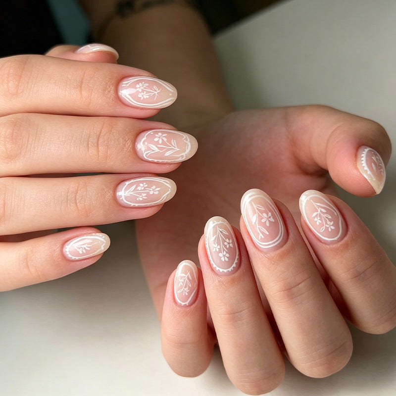 Kunstnagelset mit filigranen Blumenmotiven Karnz