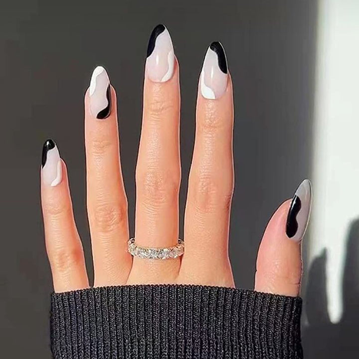 Stylisches Press-On-Nagelset mit schimmerndem Finish Karnz