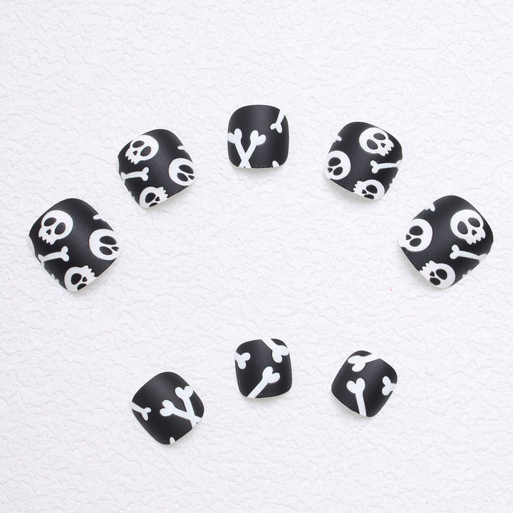 Fußnagel Kunstset mit kreativen Totenkopf- und Knochenmotiven Karnz
