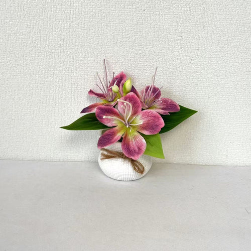Elegante künstliche Lilienblütenarrangement für die Wohnkultur