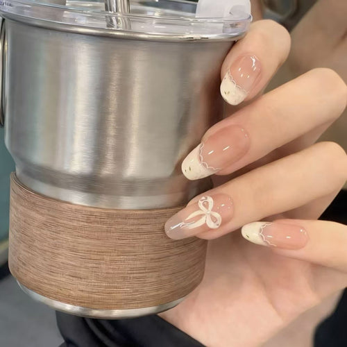 Künstlerische Nagelkunst