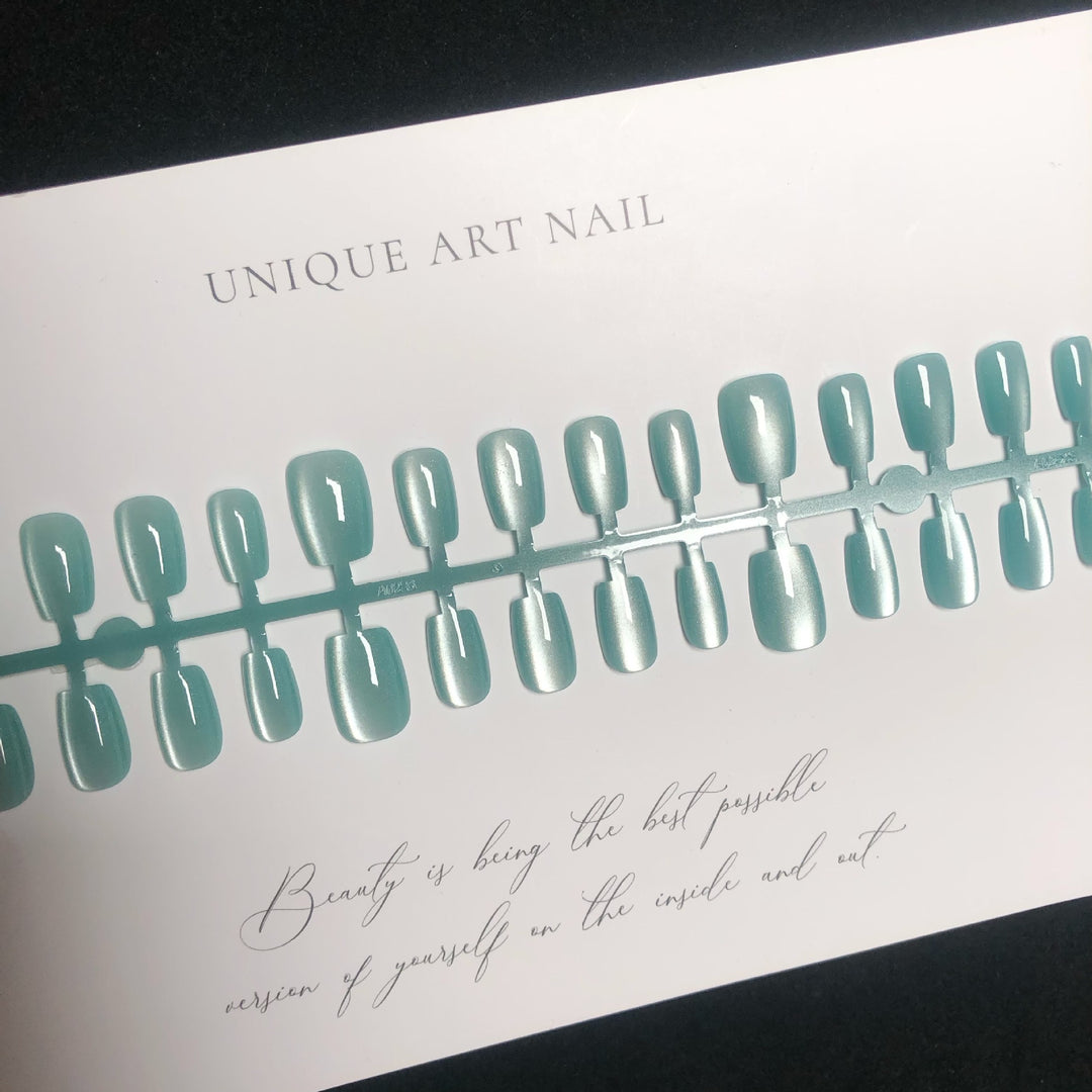 Stylisches Metallic Press-On Nagelset
