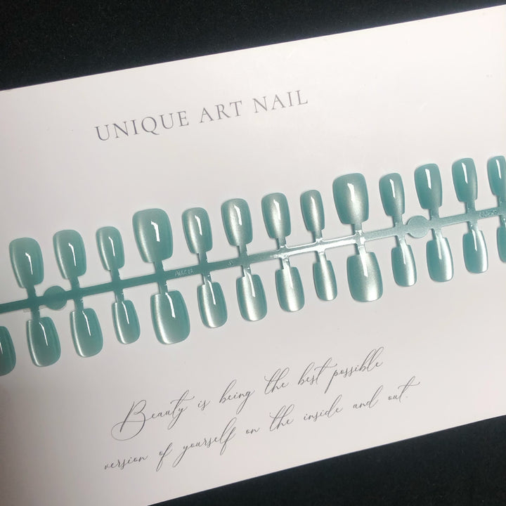 Stylisches Metallic Press-On Nagelset