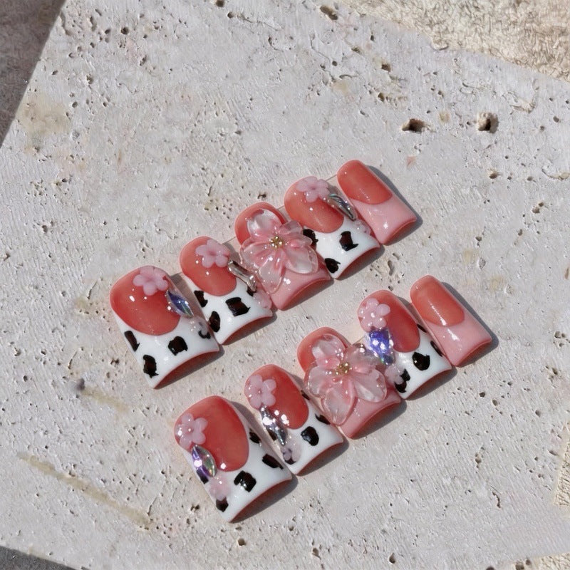 Stylische Press-On Nagelkunst
