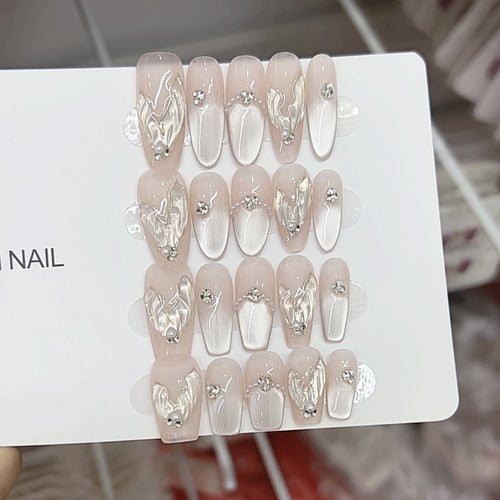 Elegantes Texturiertes Press-On Nail Set Karnz