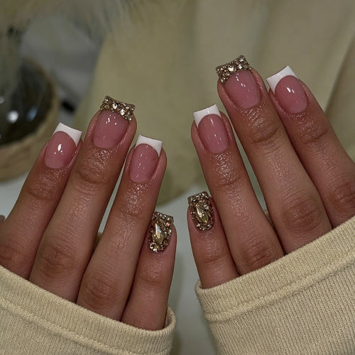 Elegante dekorative Press-On Nagelkunst Karnz