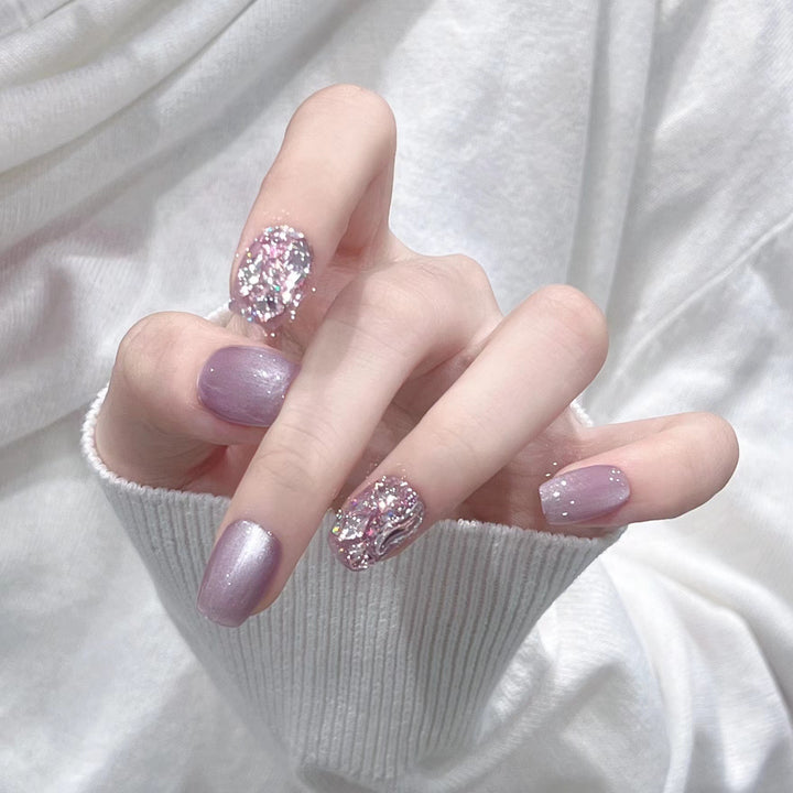 Elegante, glitzernd dekorierte Press-On-Nagelset Karnz