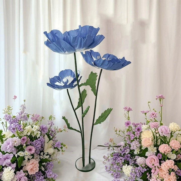 Dekorativer Papierblumenarrangement