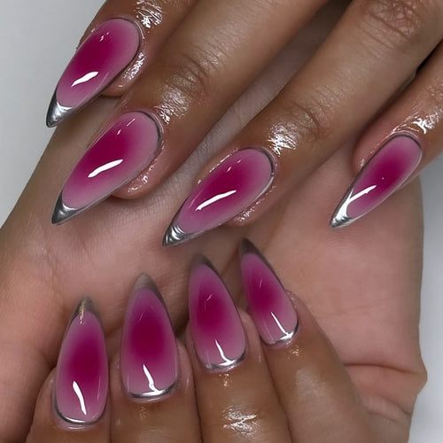 Kunstvolle Stiletto-Nägel mit Ombre-Effekt und Glanz Karnz