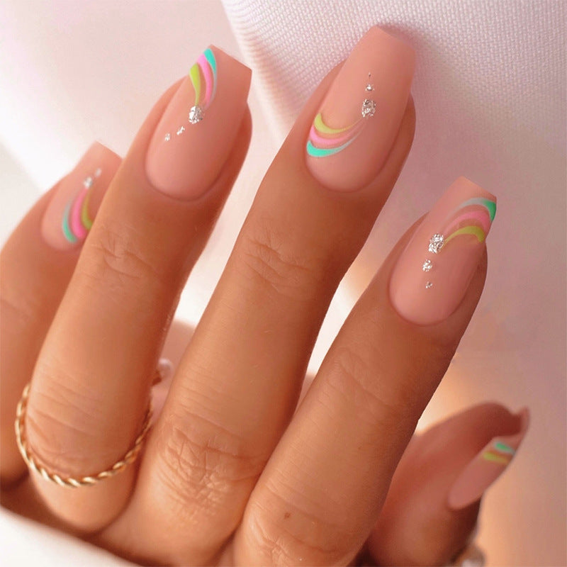 Künstlerisches Press-On-Nagelset mit bunten Wellenmustern Karnz