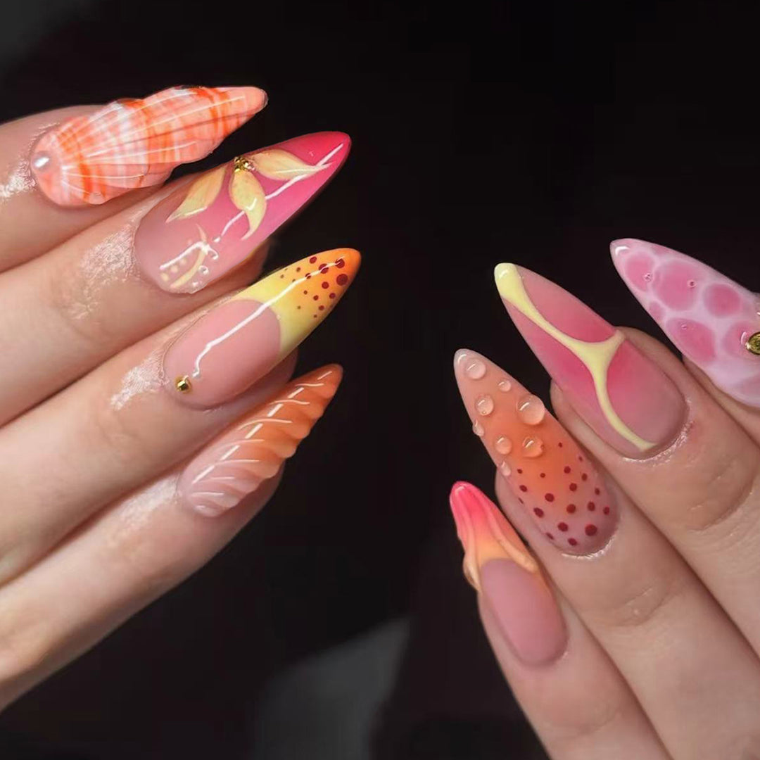 Exquisite Kunstnägel mit Floralen Akzenten Karnz