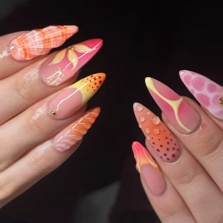 Exquisite Kunstnägel mit Floralen Akzenten Karnz