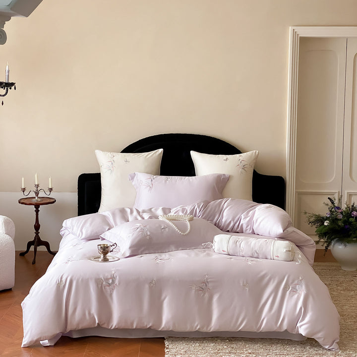 Luxuriöses Satin-Bettwäsche-Set mit feiner Stickerei