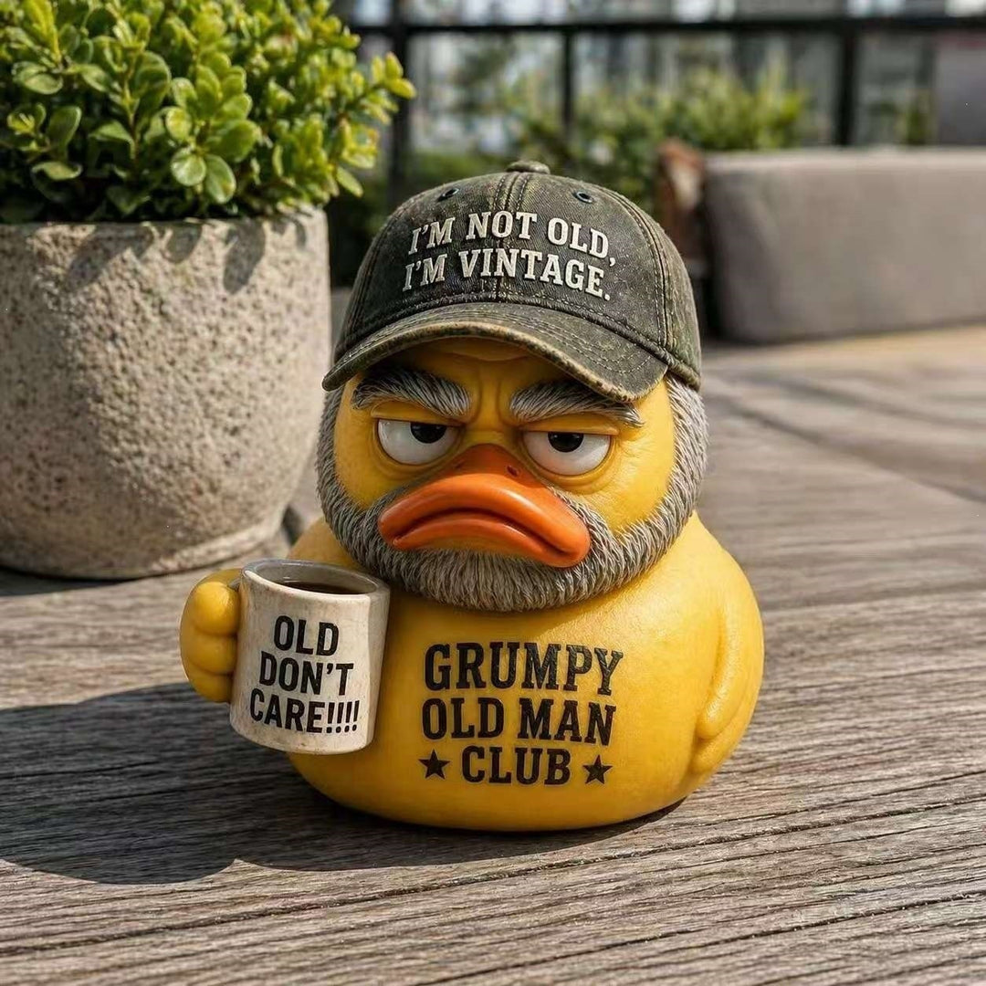 Lustige Gummi-Ente mit Vintage Hut und Becher Karnz