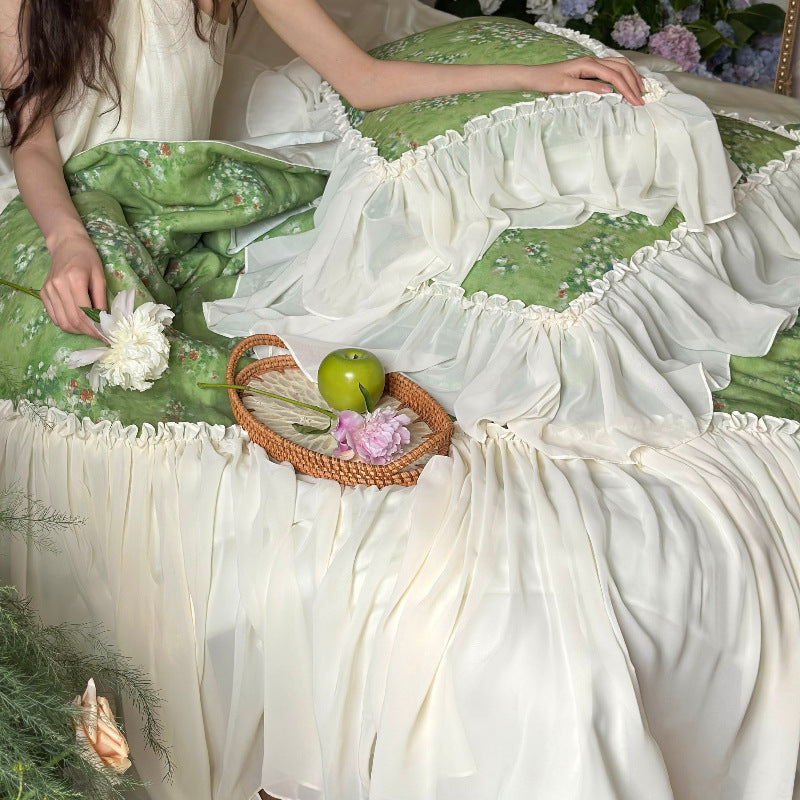 Romantisches Landhaus-Bettwäsche-Set mit floralem Druck, Chiffon-Rüschensaum & gerafftem Bettrock