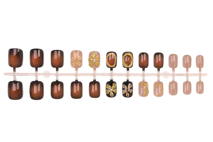 Designer Nagelkunst mit Schmuckelementen Karnz