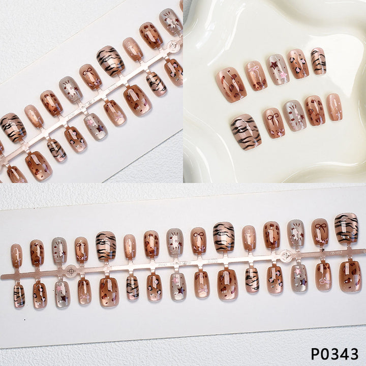 Verspieltes Tierdruck Press-On Nagelset Karnz