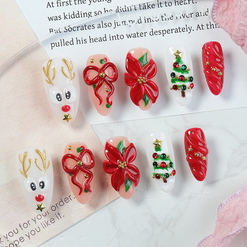 Kreatives Weihnachtskunstnagelset mit festlichen Motiven und Glitzerakzenten Karnz