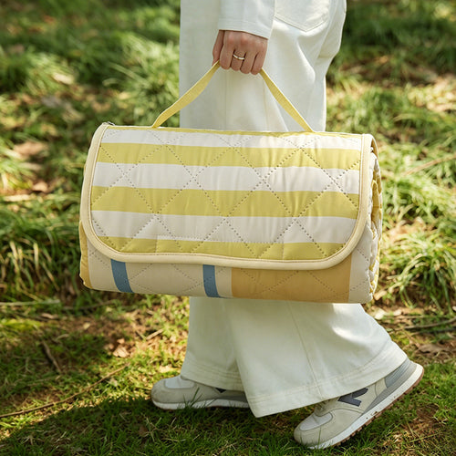 Gefütterte Outdoor-Picknickdecke mit Steppung, wasserabweisender Rückseite und Trageklappe Karnz