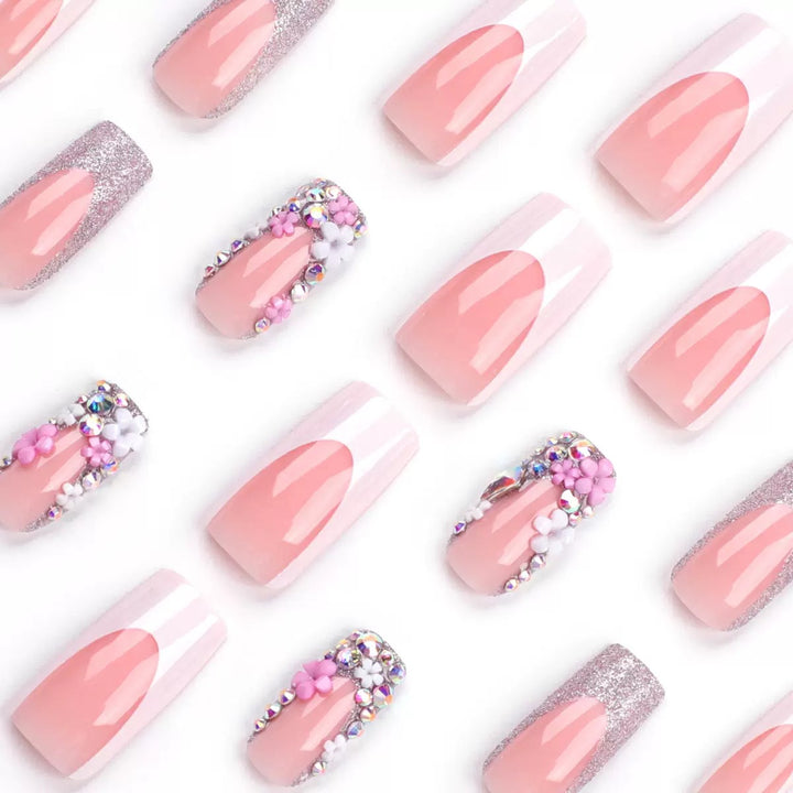 Kunstnagelset mit eleganten 3D-Blüten und Glitzerverzierungen Karnz