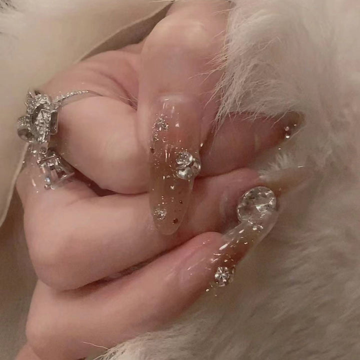 Künstlerisches Edelstein Nageldesign Karnz