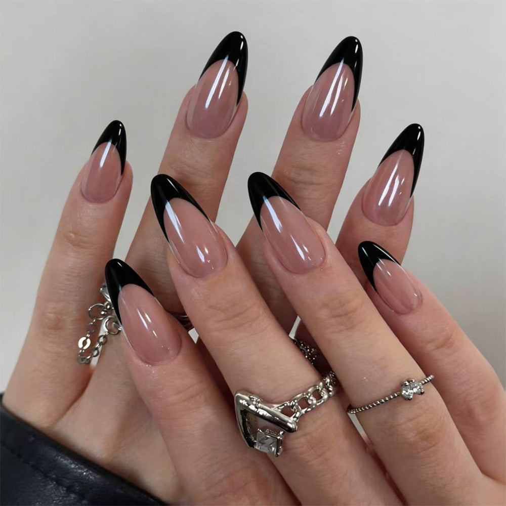 Elegante Kunstnägel mit Modernen Stiletto-Spitzen Karnz