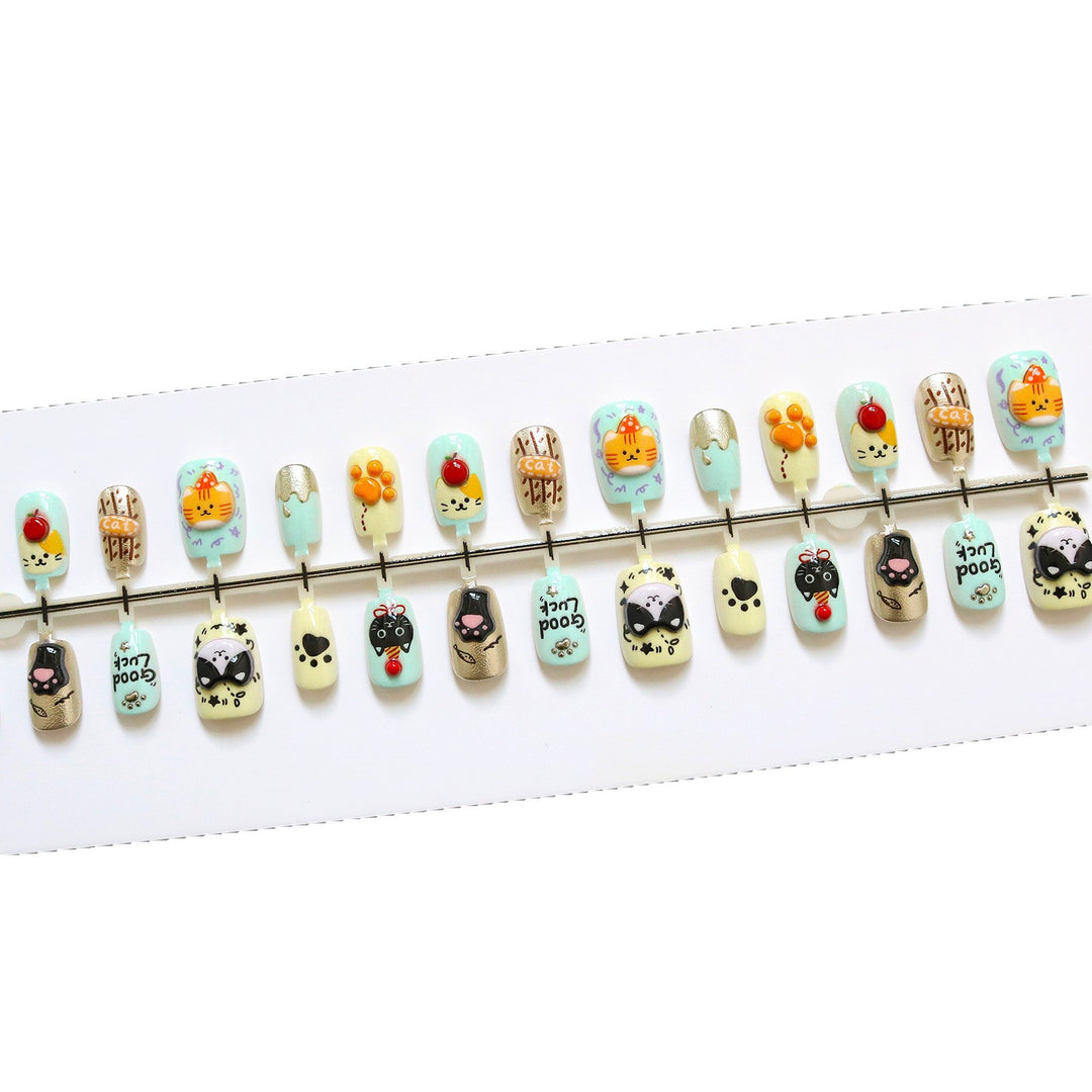 Verspielt tierisches Press-On Nagelkunst