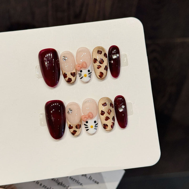 Künstlerisches Press-On Nagelkunstset mit skurrilen floralen Designs