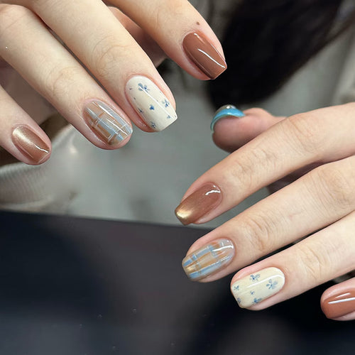 Künstlerisches Press-On-Nagel-Set mit botanischen und karierter Designs Karnz